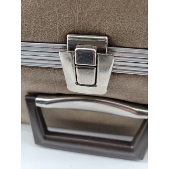 8 TRACK TAPE STORAGE / VINYL CARRYING CASE HOLDS 24 TAPE CARTRIDGES / VINTAGE - Picture 8 of 11